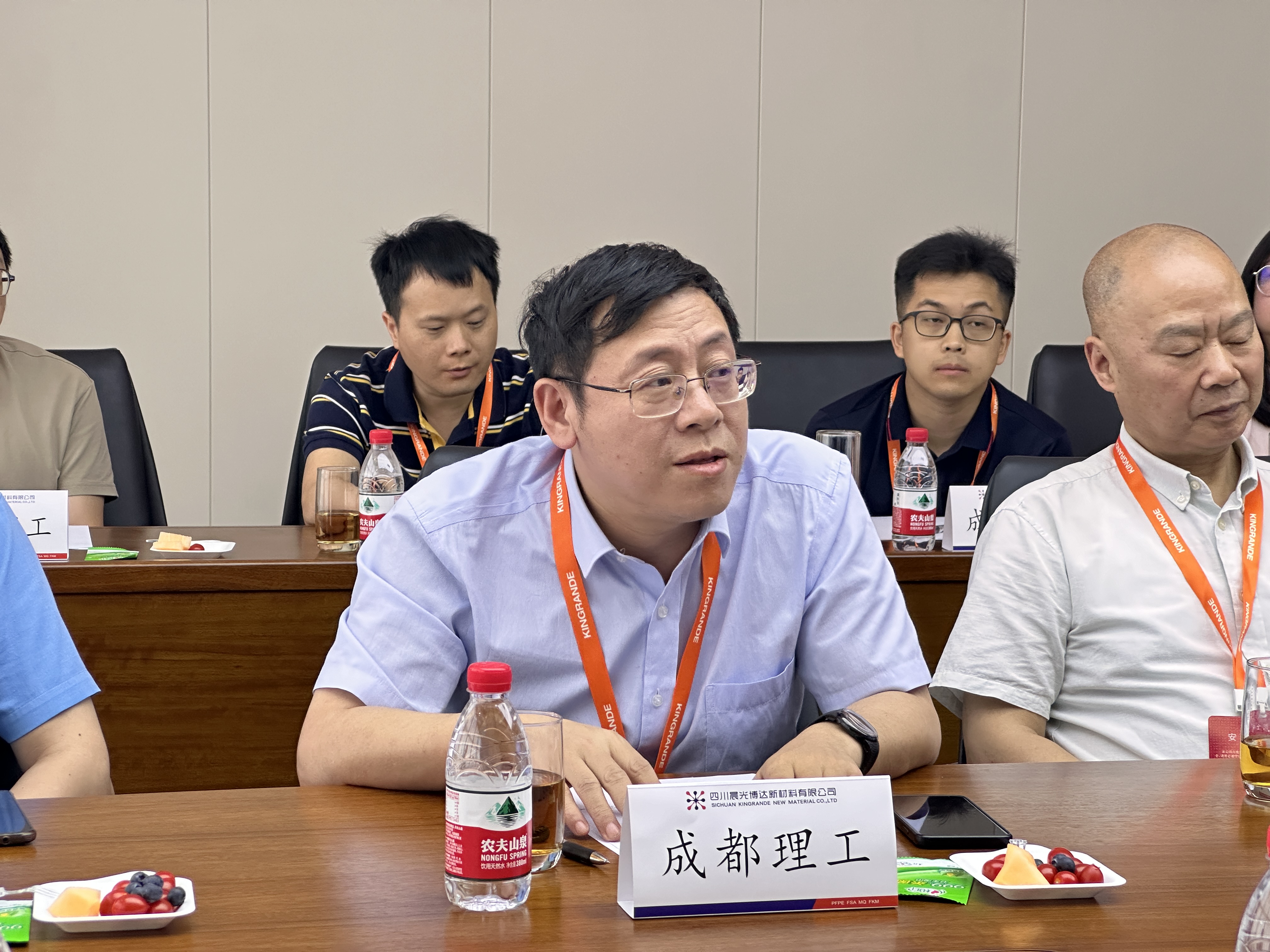 在交流大会上,周堃副院长作了《成都理工大学-遂宁锂电产业的产学研